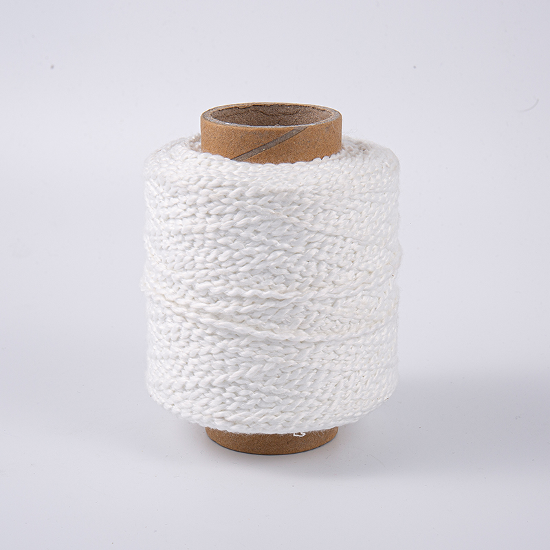 Vit tjockt polyestergarn